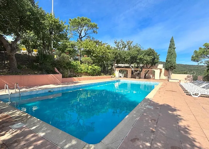 Neora - Calme Avec Piscine Et Vue Grimaud